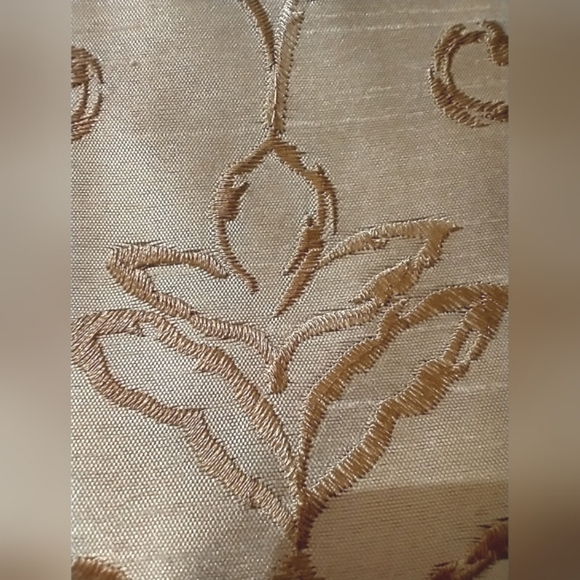 Table Runner NWOT - Picture 9 of 11